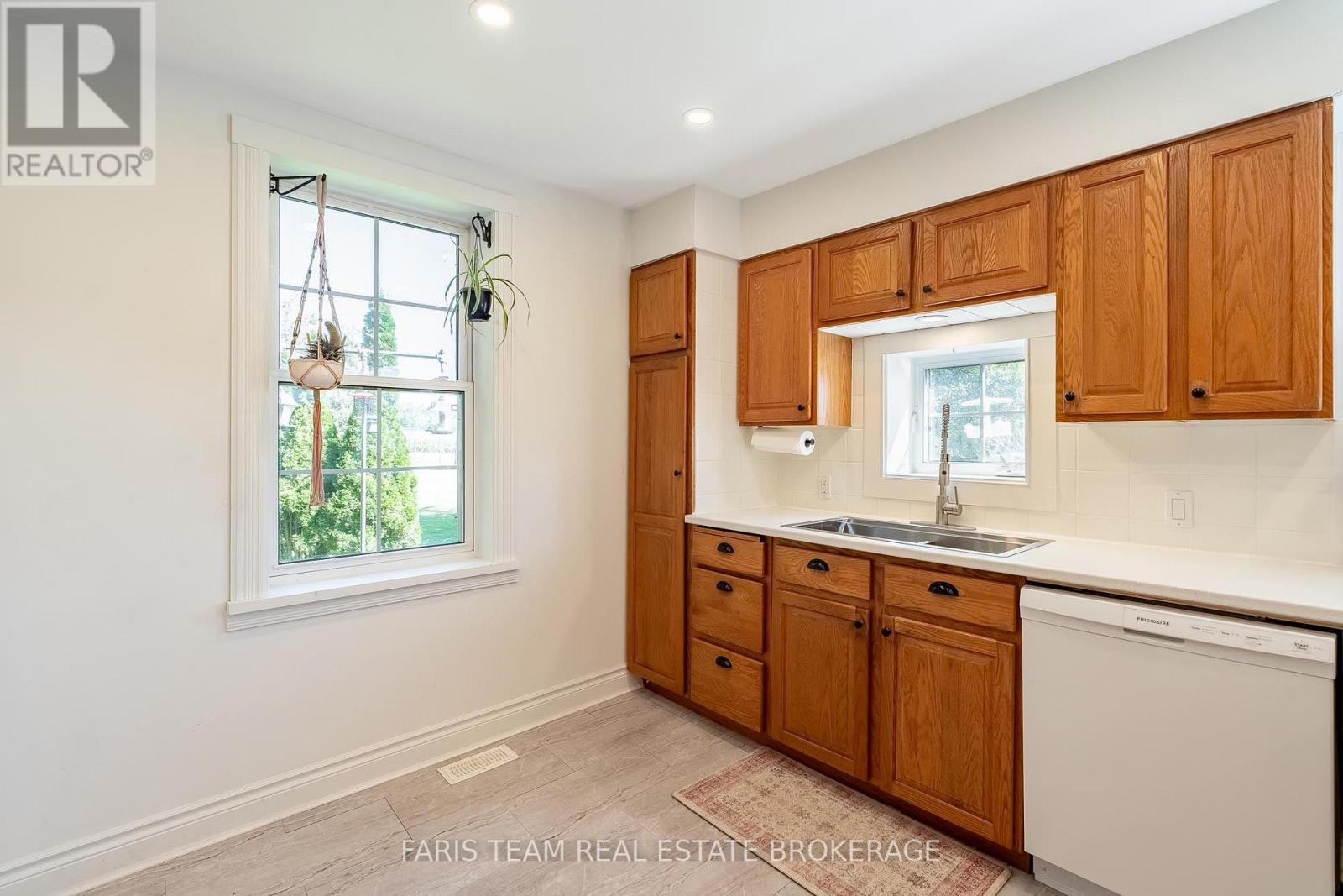 1346 Penetanguishene Road, Springwater, Ontario  L4M 4Y8 - Photo 10 - S13822860