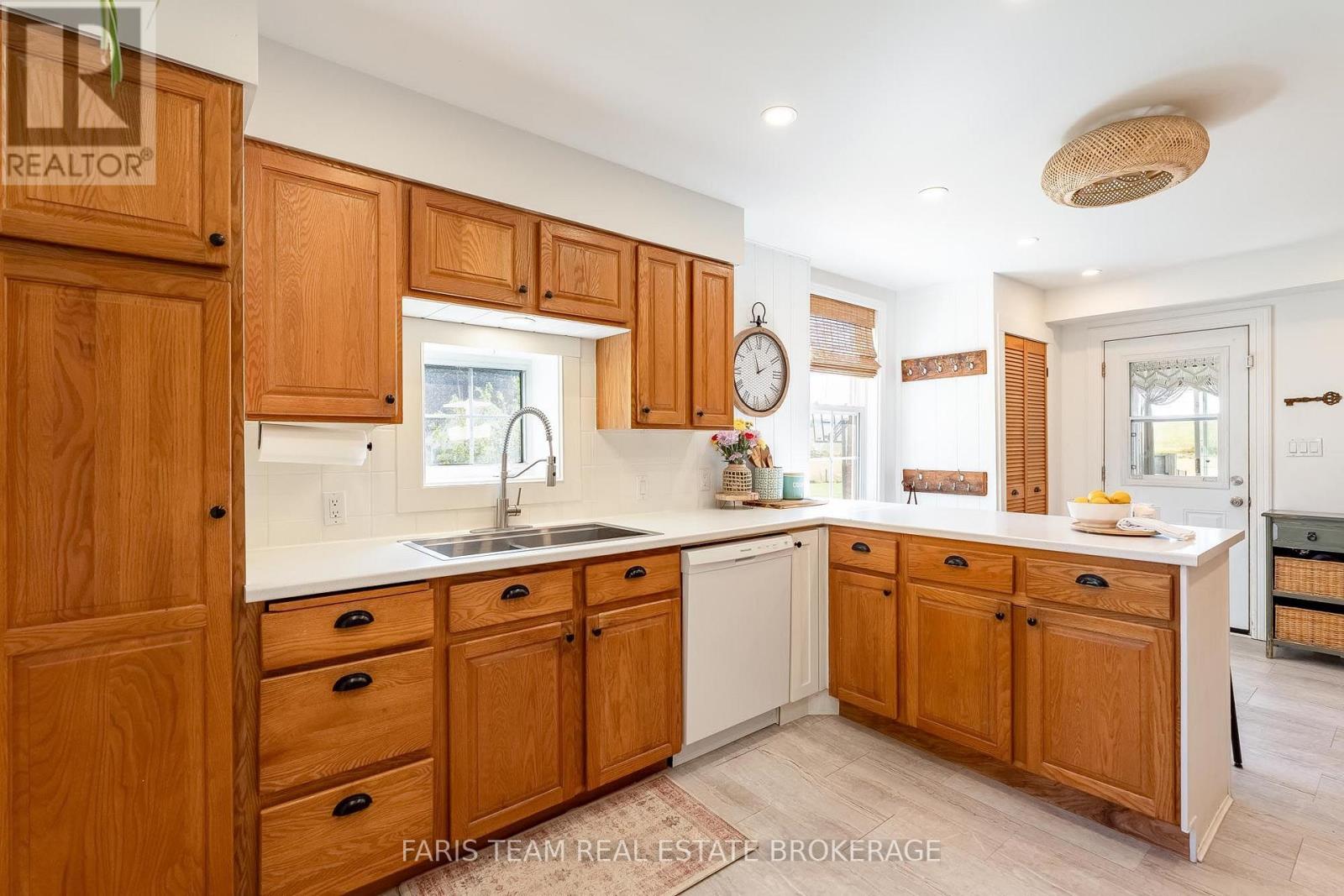 1346 Penetanguishene Road, Springwater, Ontario  L4M 4Y8 - Photo 11 - S13822860