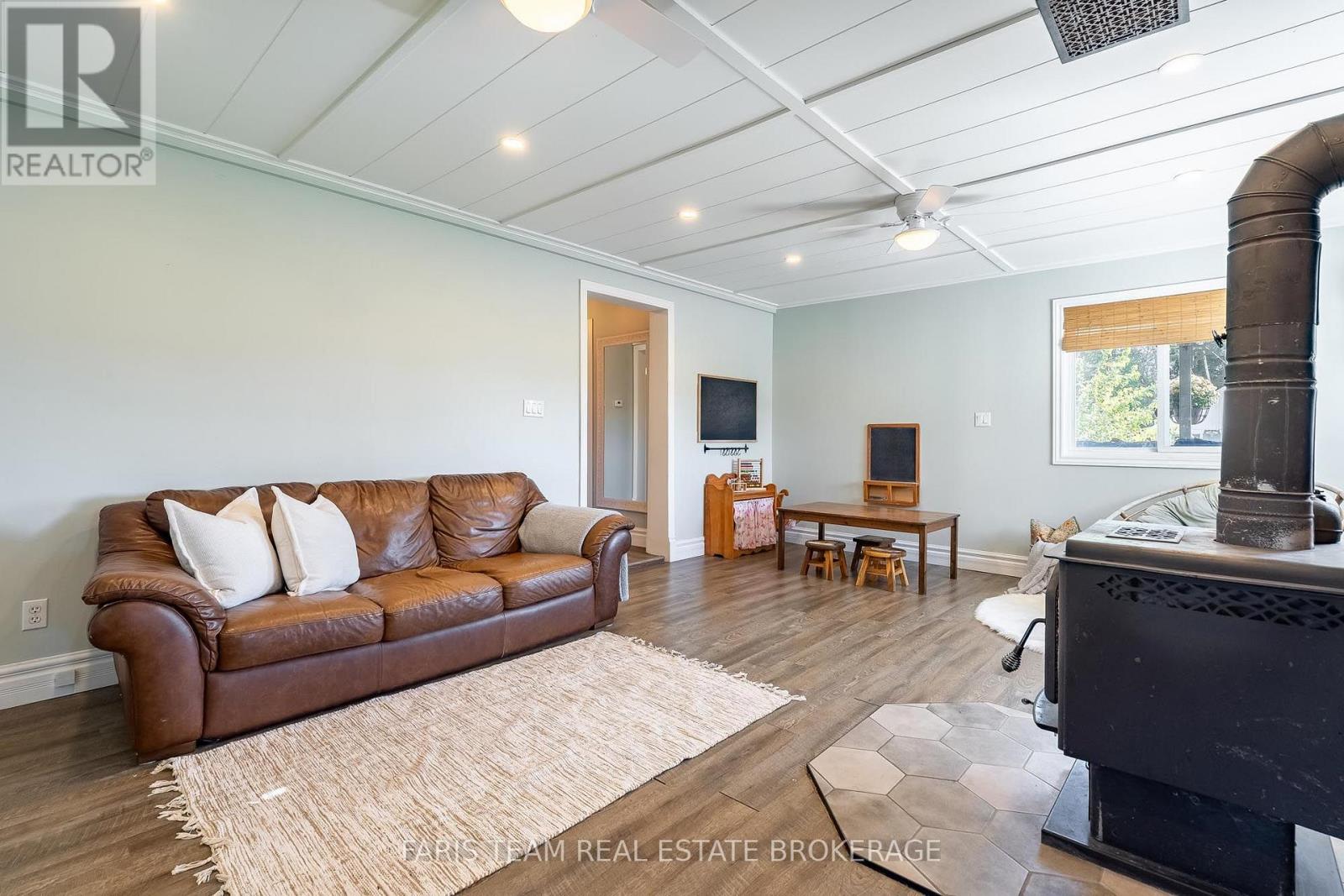 1346 Penetanguishene Road, Springwater, Ontario  L4M 4Y8 - Photo 16 - S13822860