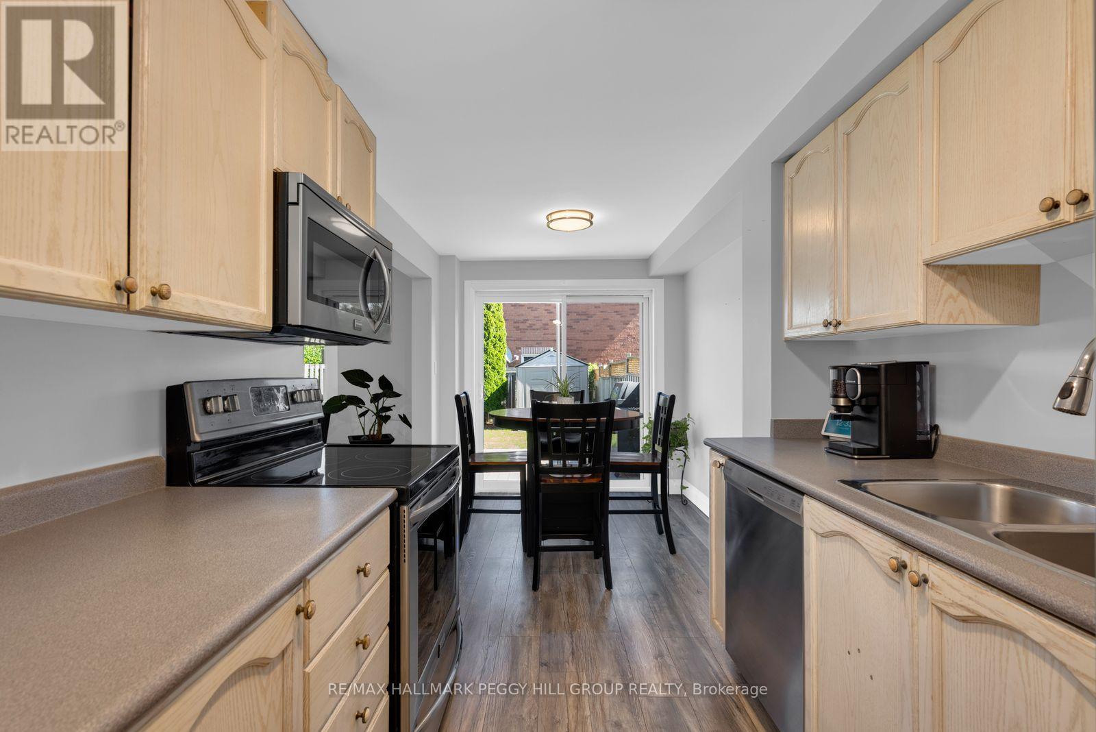 11 Caribou Court, Barrie, Ontario  L4N 8N3 - Photo 3 - S13822970