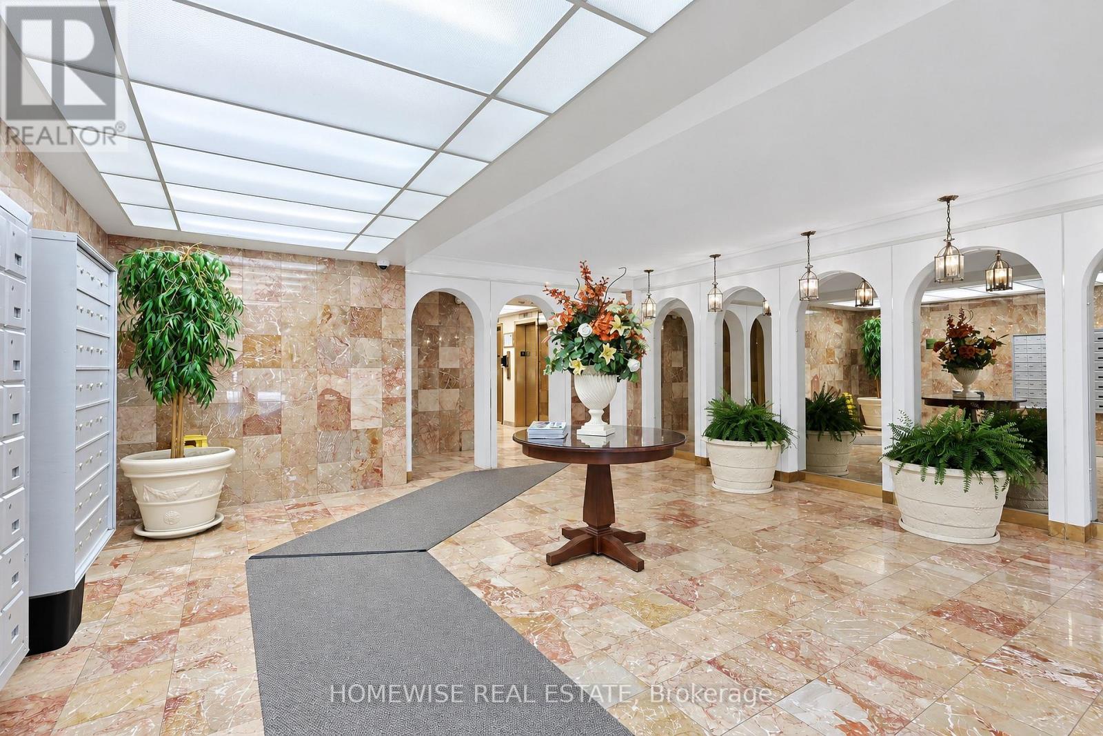 210 - 485 Kingston Road, Toronto, Ontario  M4L 1V6 - Photo 4 - E13787258