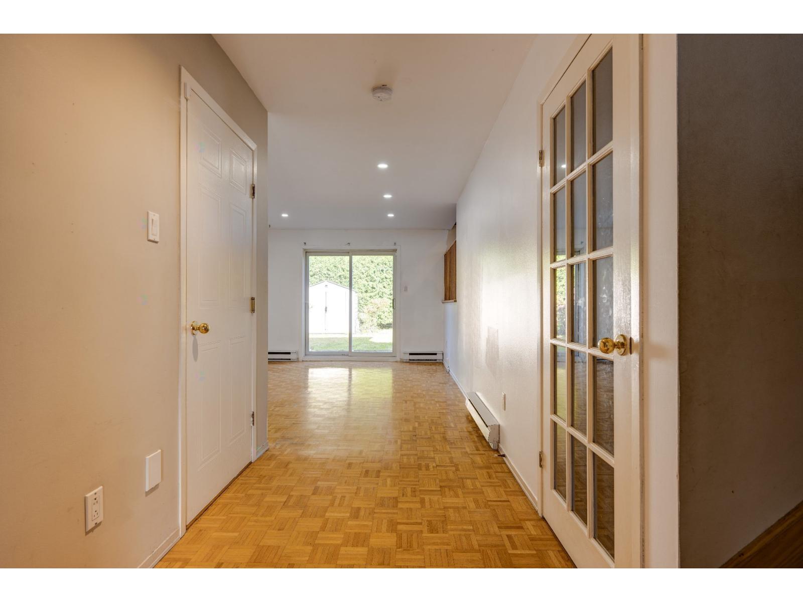 328 Rue Daphné Laval (Fabreville) Quebec Canada H7P5N4 3