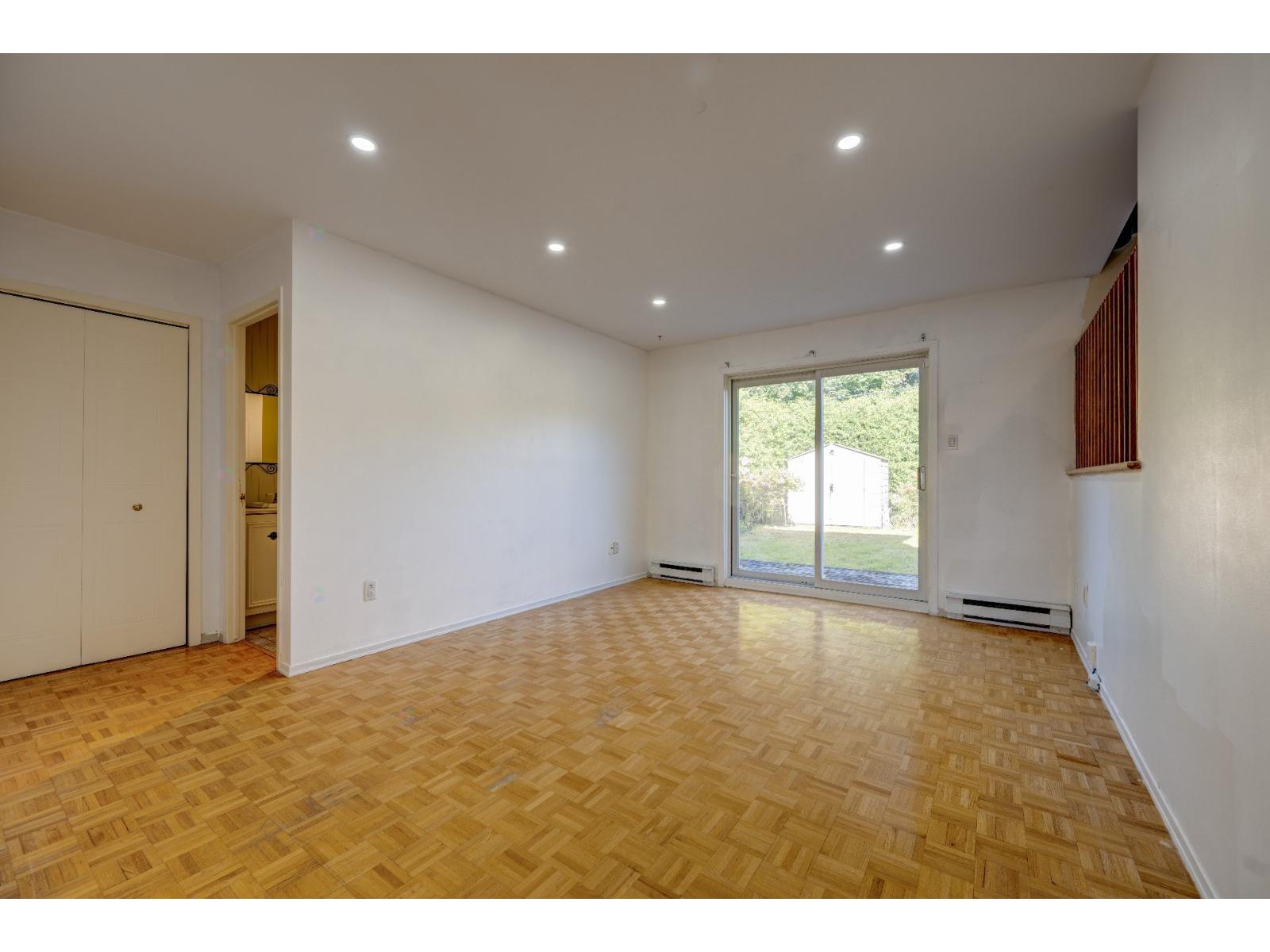 328 Rue Daphné Laval (Fabreville) Quebec Canada H7P5N4 4