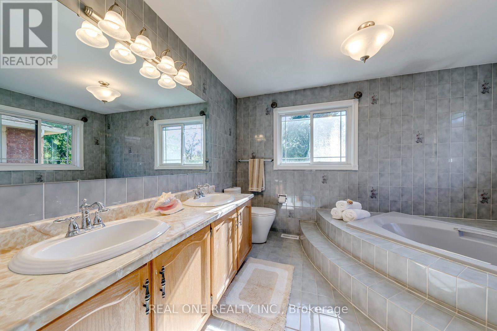 1332 Greenwood Crescent, Oakville, Ontario  L6J 6V3 - Photo 28 - W13822652