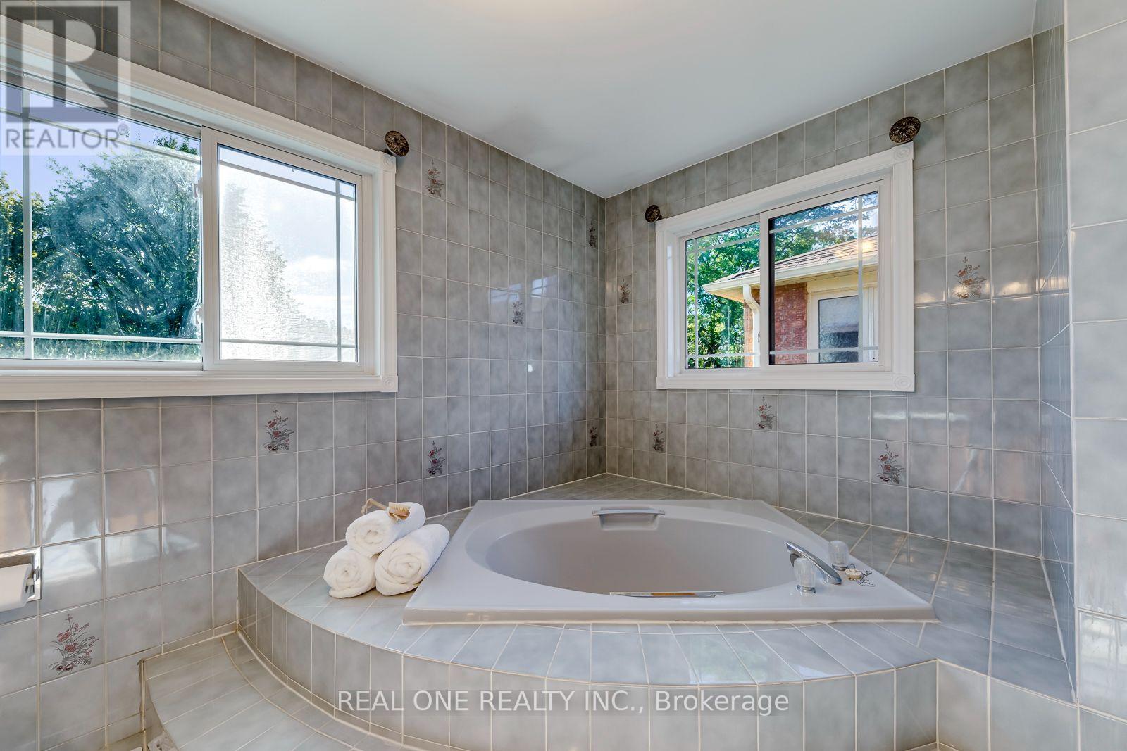 1332 Greenwood Crescent, Oakville, Ontario  L6J 6V3 - Photo 29 - W13822652
