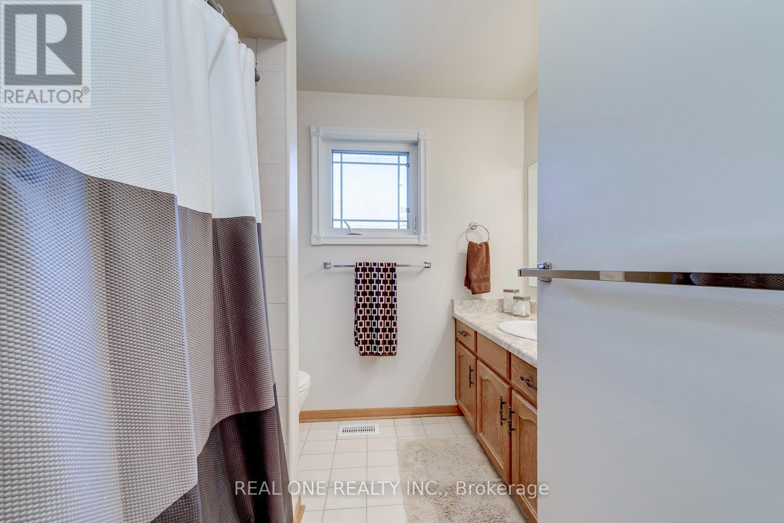 1332 Greenwood Crescent, Oakville, Ontario  L6J 6V3 - Photo 35 - W13822652