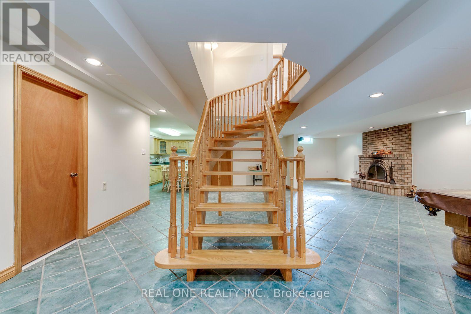 1332 Greenwood Crescent, Oakville, Ontario  L6J 6V3 - Photo 36 - W13822652