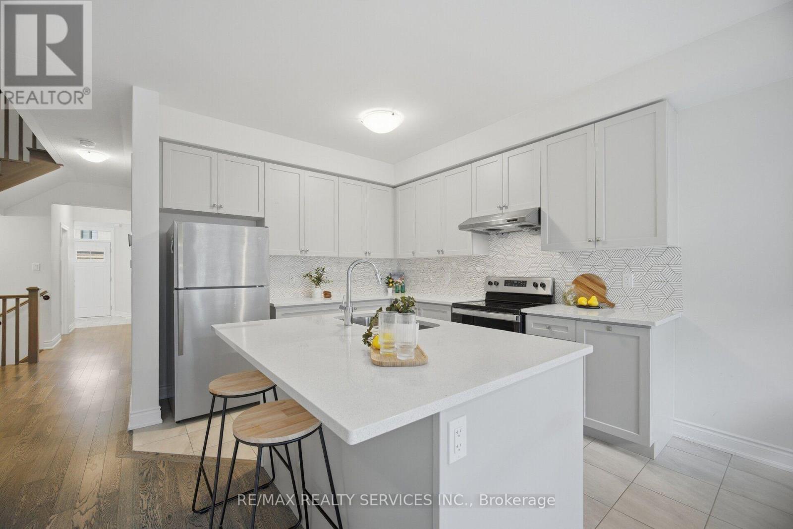 34 Lipscott Drive, Caledon, Ontario  L7C 4J7 - Photo 4 - W13822748