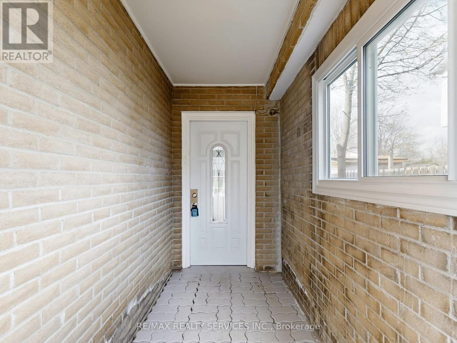 9 Glenridge Road, Brampton, Ontario  L6S 1N2 - Photo 3 - W13822804