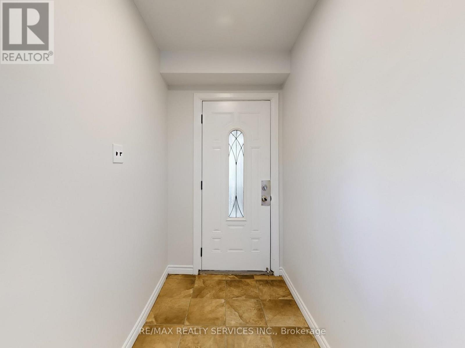 9 Glenridge Road, Brampton, Ontario  L6S 1N2 - Photo 4 - W13822804