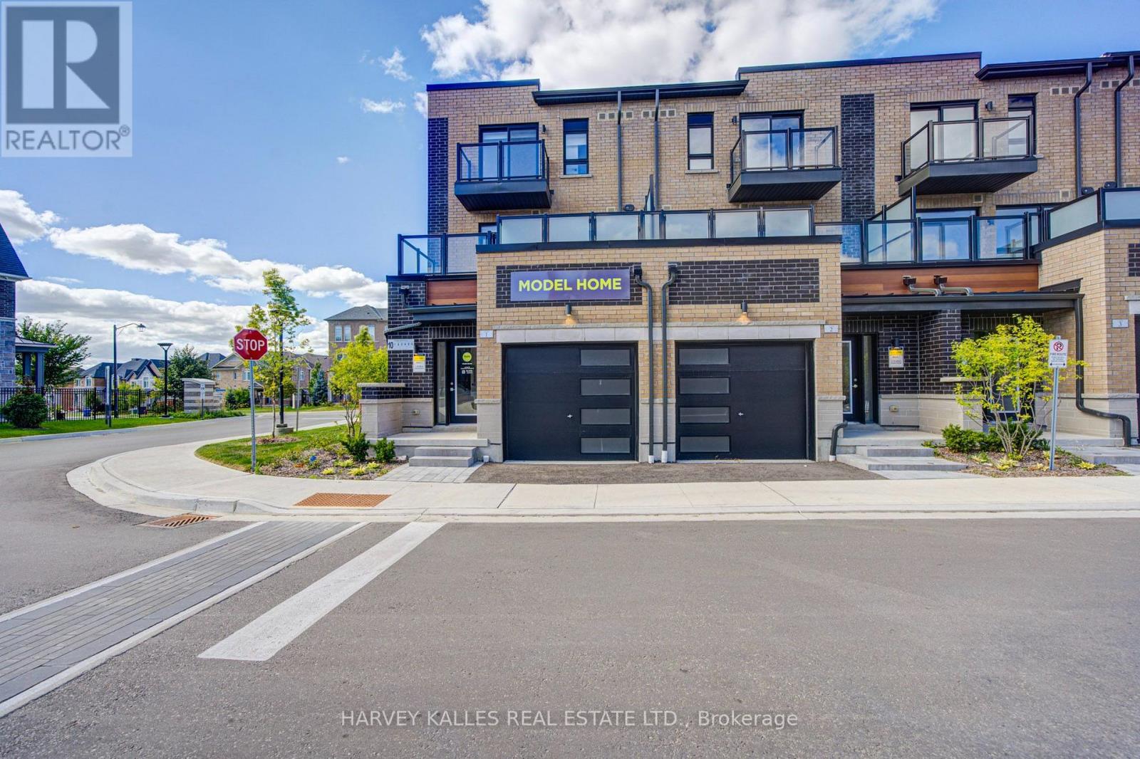 12 - 10 Lytham Green Circle, Newmarket, Ontario  L3X 3A8 - Photo 3 - N13816814