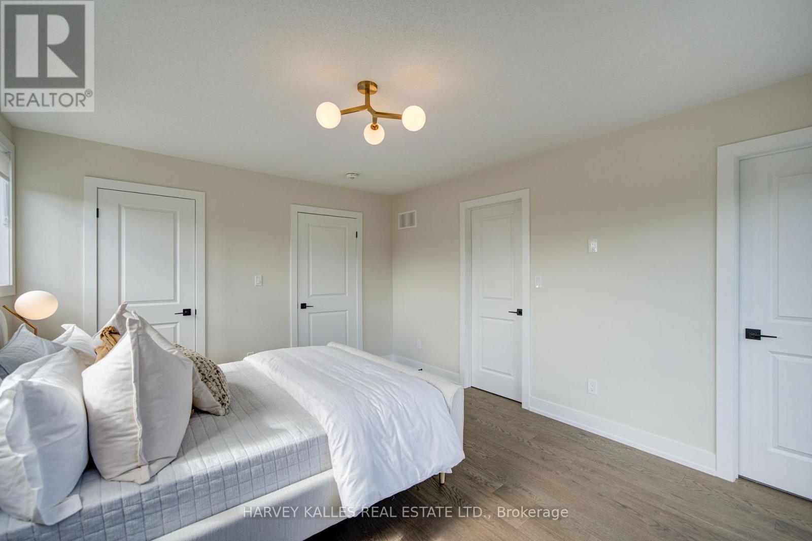 12 - 10 Lytham Green Circle, Newmarket, Ontario  L3X 3A8 - Photo 49 - N13816814