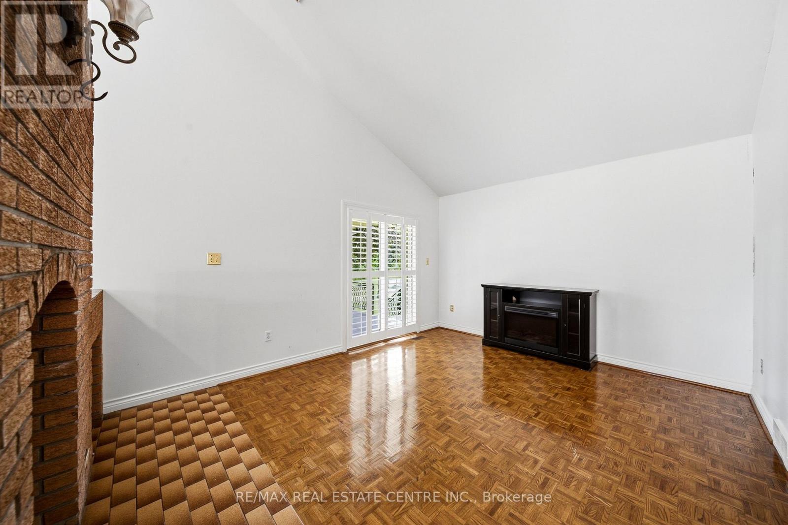 335 York Road, Burlington, Ontario  L7P 0T6 - Photo 17 - W13822504