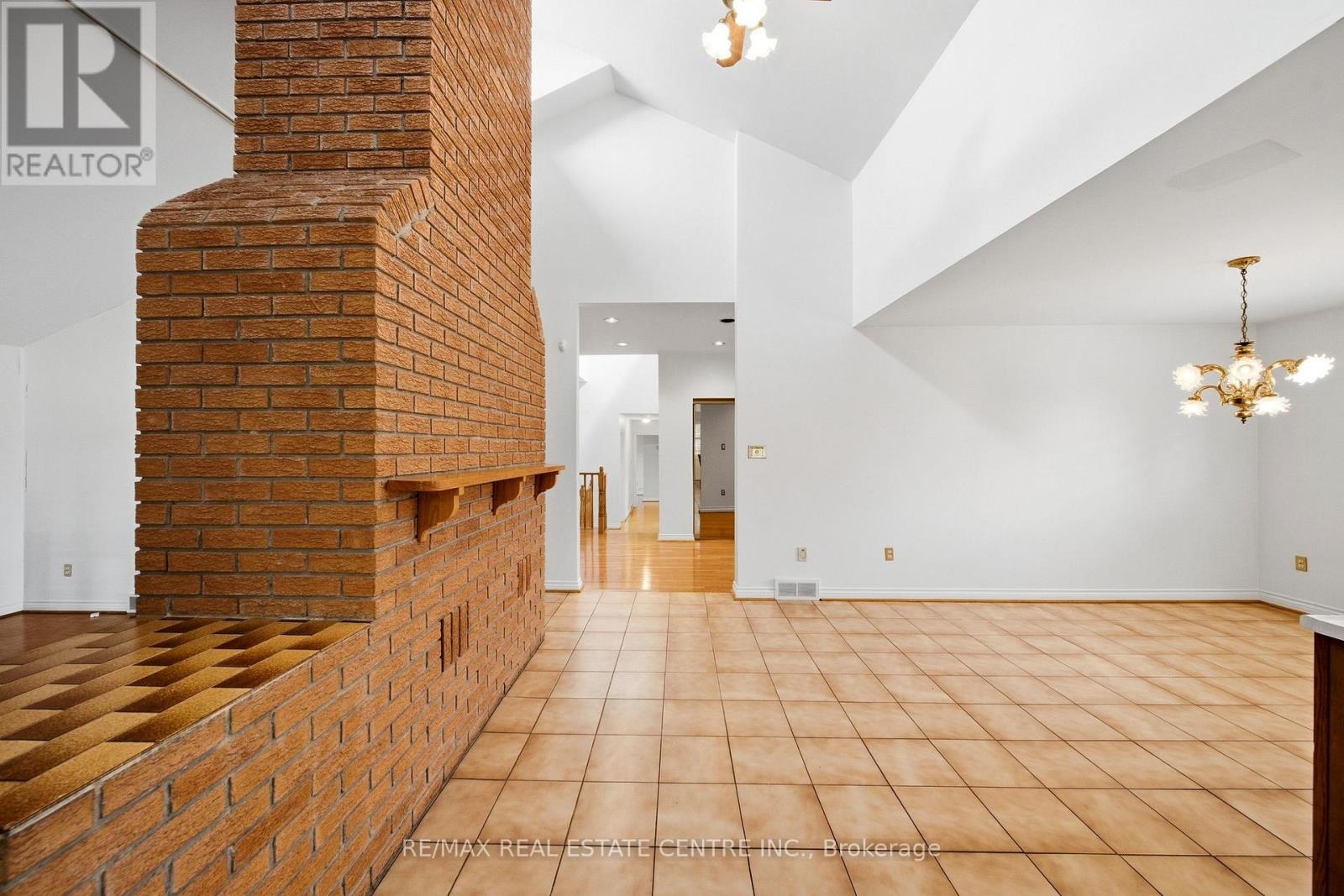 335 York Road, Burlington, Ontario  L7P 0T6 - Photo 15 - W13822504