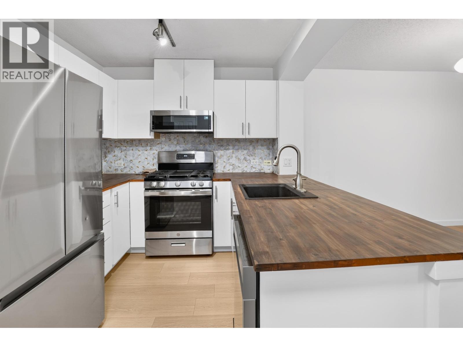 303 2998 Silver Springs Boulevard, Coquitlam, British Columbia  V3E 3R7 - Photo 8 - R3169158