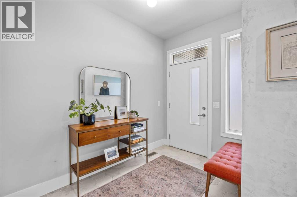 2808 26 Street SW, Calgary, Alberta  T3E 2B2 - Photo 4 - A2342470