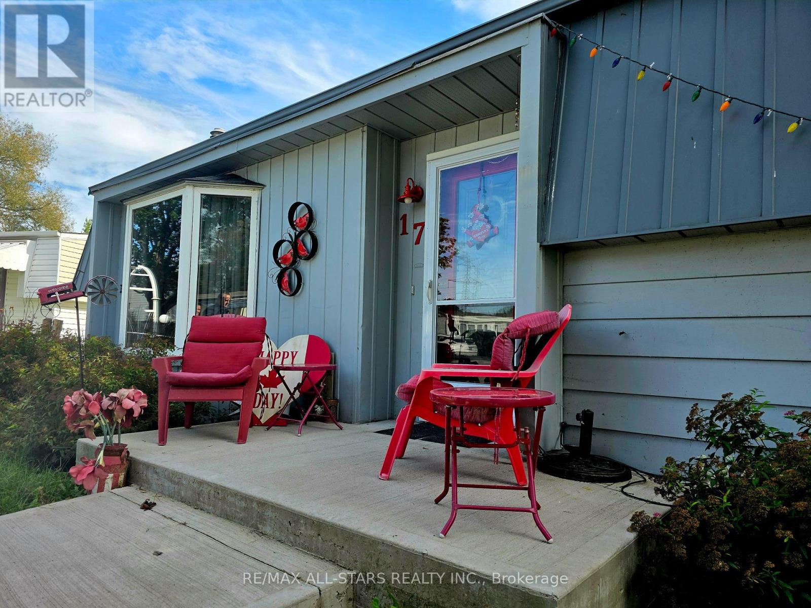 17 Pineridge Court, Clarington, Ontario  L1B 1B9 - Photo 3 - E13805908