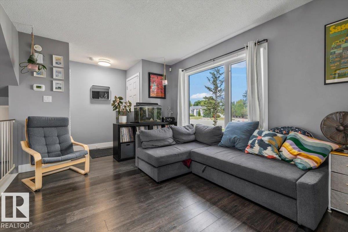 1040 Lakewood Rd N Nw Nw, Edmonton, Alberta  T6K 3T7 - Photo 2 - E4510144
