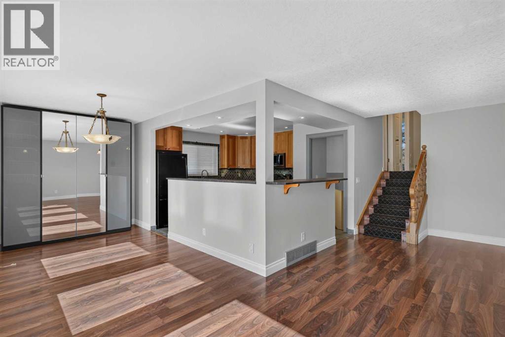 112 Beaconsfield Rise NW, Calgary, Alberta  T3K 1X4 - Photo 4 - A2347791