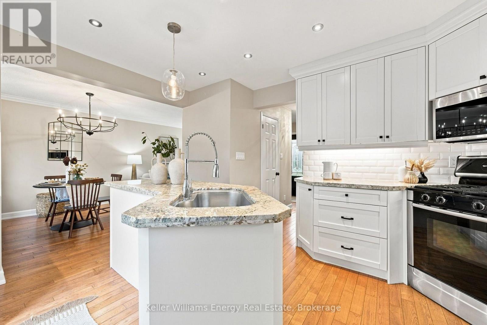 61 Fernbank Place, Whitby, Ontario  L1R 1T1 - Photo 8 - E13823450
