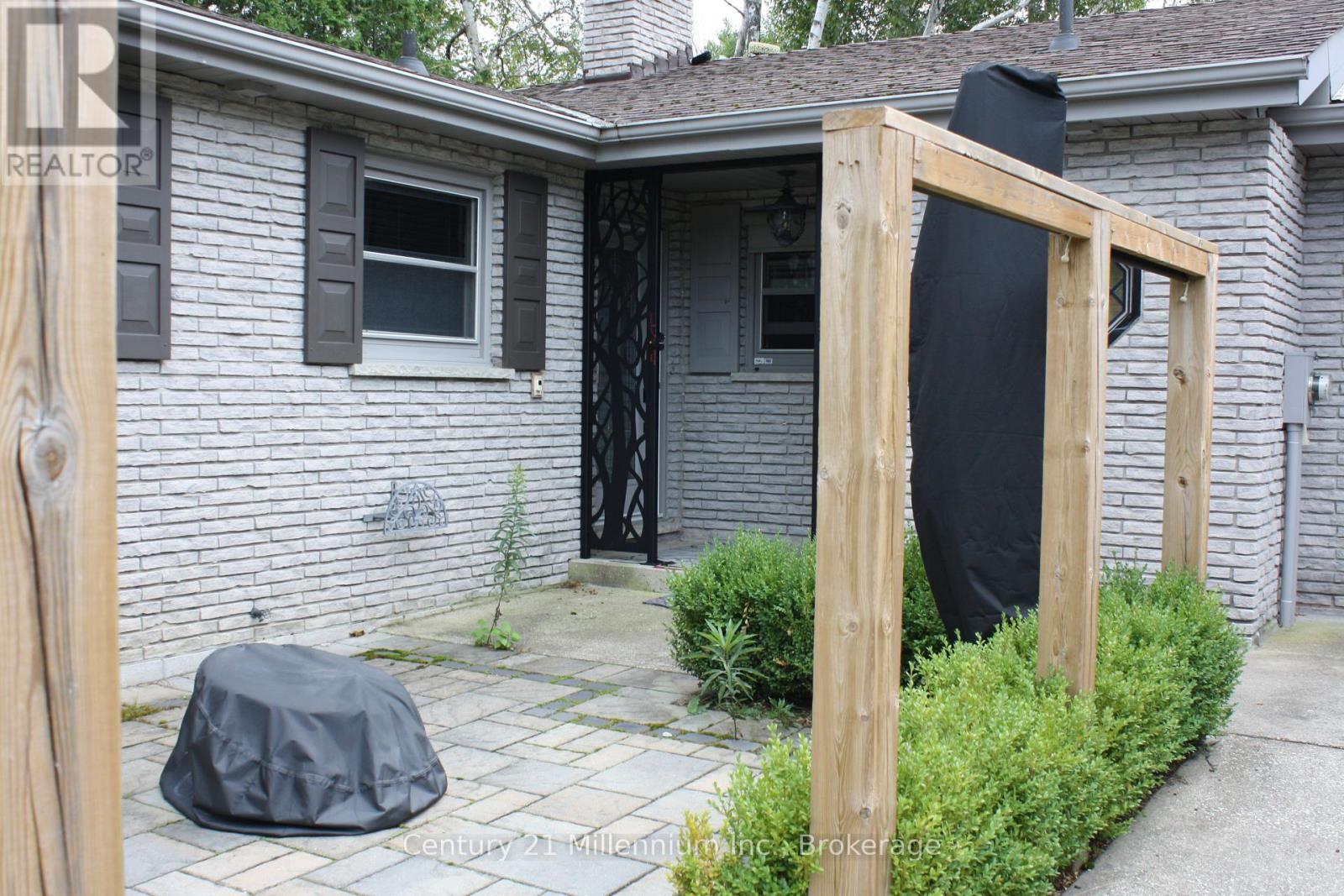 361 Tyendinaga Drive N, Saugeen Shores, Ontario  N0H 2L0 - Photo 2 - X13823236