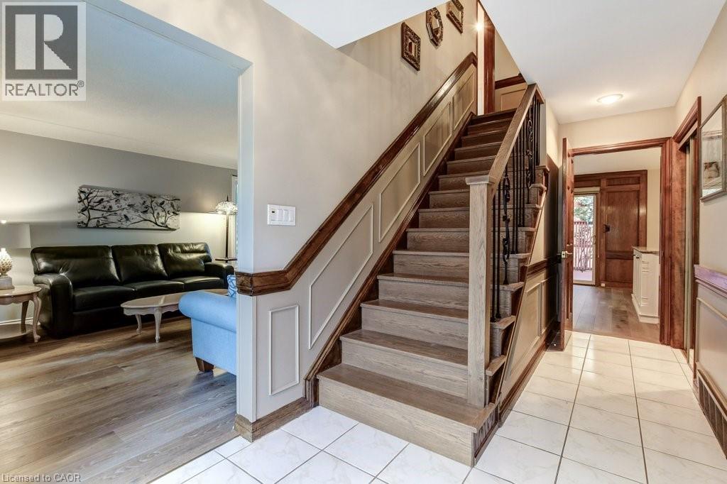 215 Briar Hill Crescent, Ancaster, Ontario  L9G 3M9 - Photo 4 - 40841684