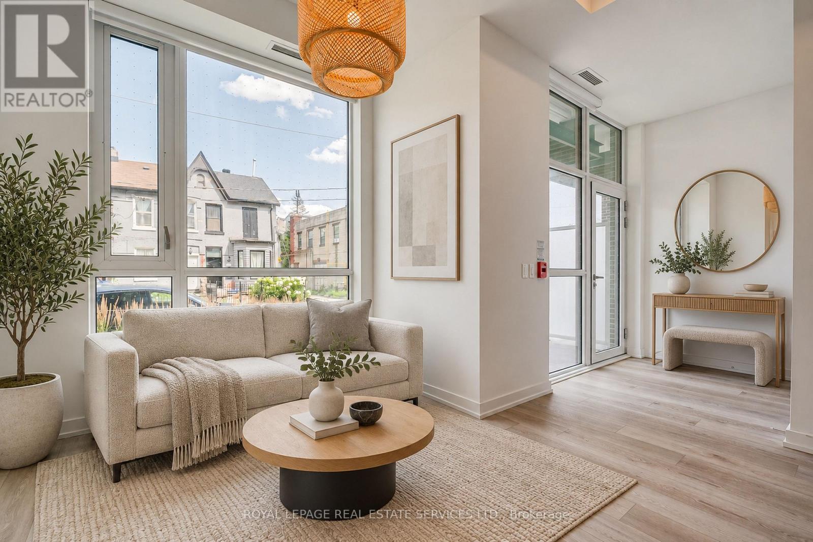 131 - 156 Logan Avenue, Toronto, Ontario  M4M 0E4 - Photo 2 - E13823188