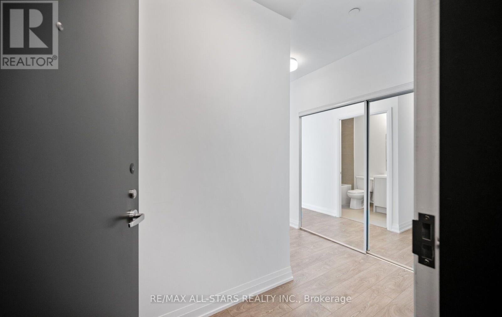 315 - 286 Main Street, Toronto, Ontario  M4C 0B3 - Photo 3 - E13823460
