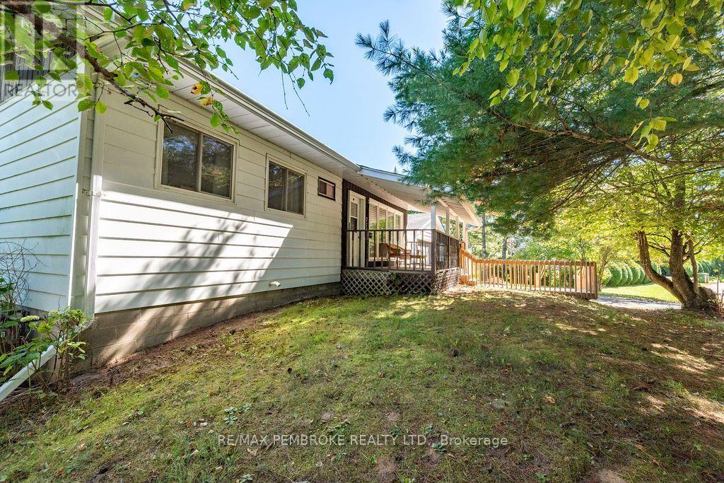 774 PINEGROVE CRESCENT, Petawawa, Ontario