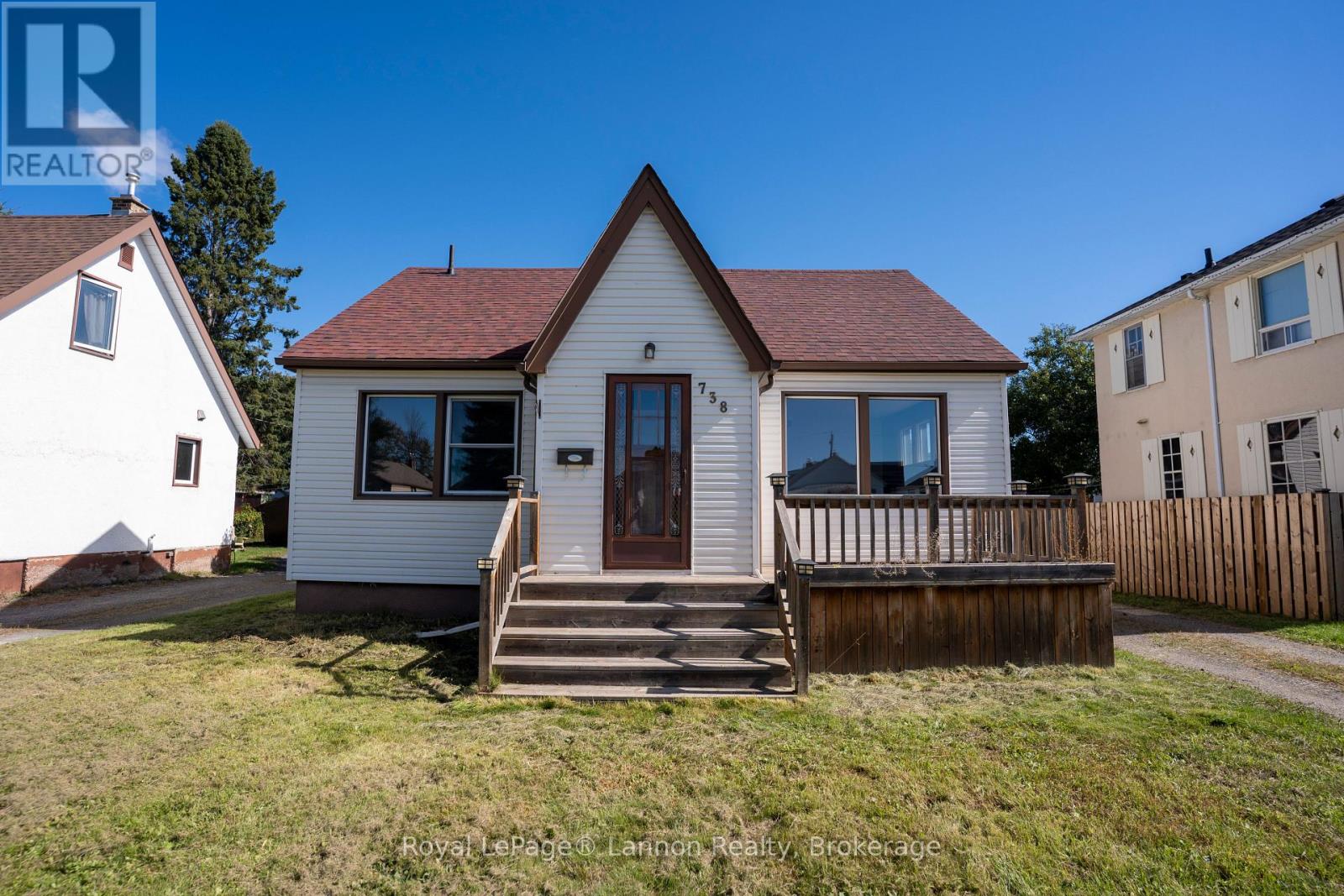 738 Mortimer Avenue E, Thunder Bay, Ontario  P7E 1Y6 - Photo 1 - X13823474