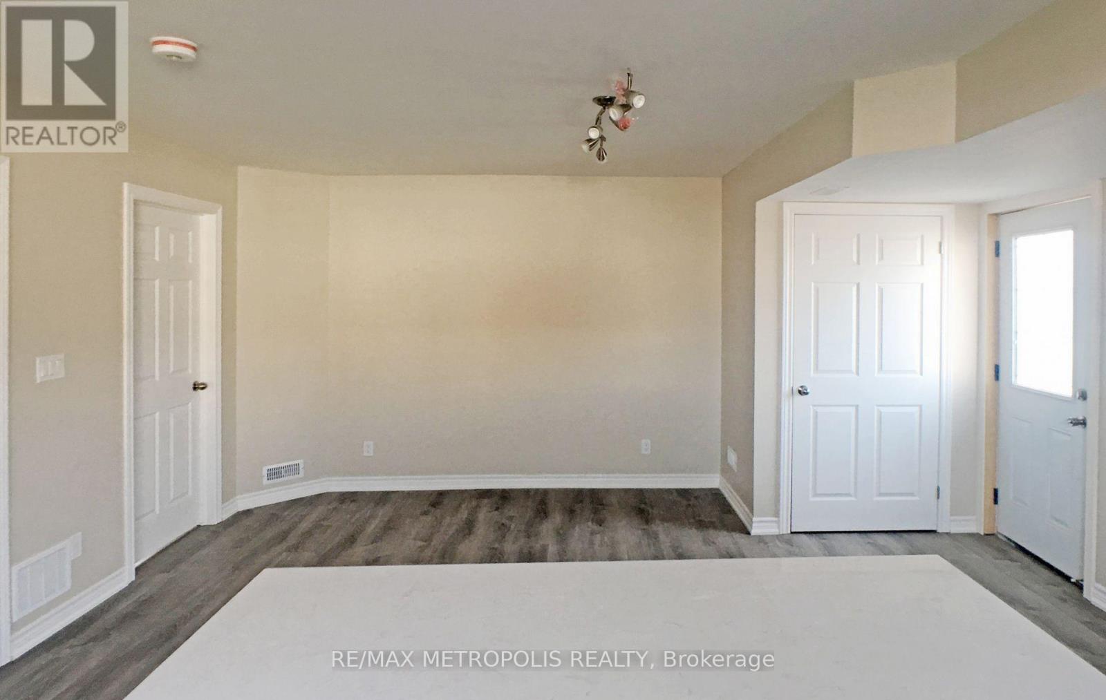 Coach - 381 Country Glen Road, Markham, Ontario  L6B 0H8 - Photo 6 - N13823308