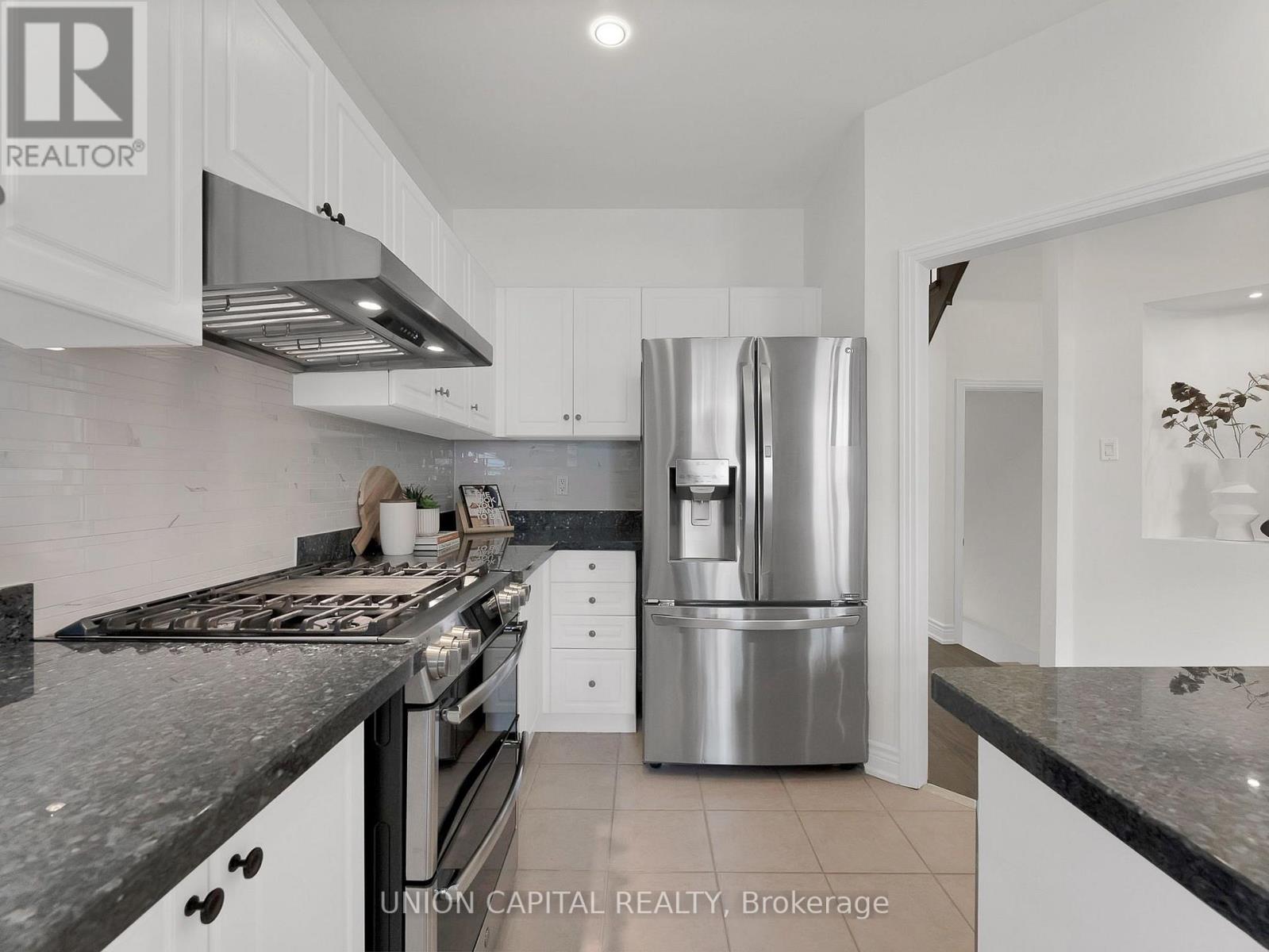 112 Southbrook Crescent, Markham (Cachet), Ontario  L6C 2H6 - Photo 6 - N13823398