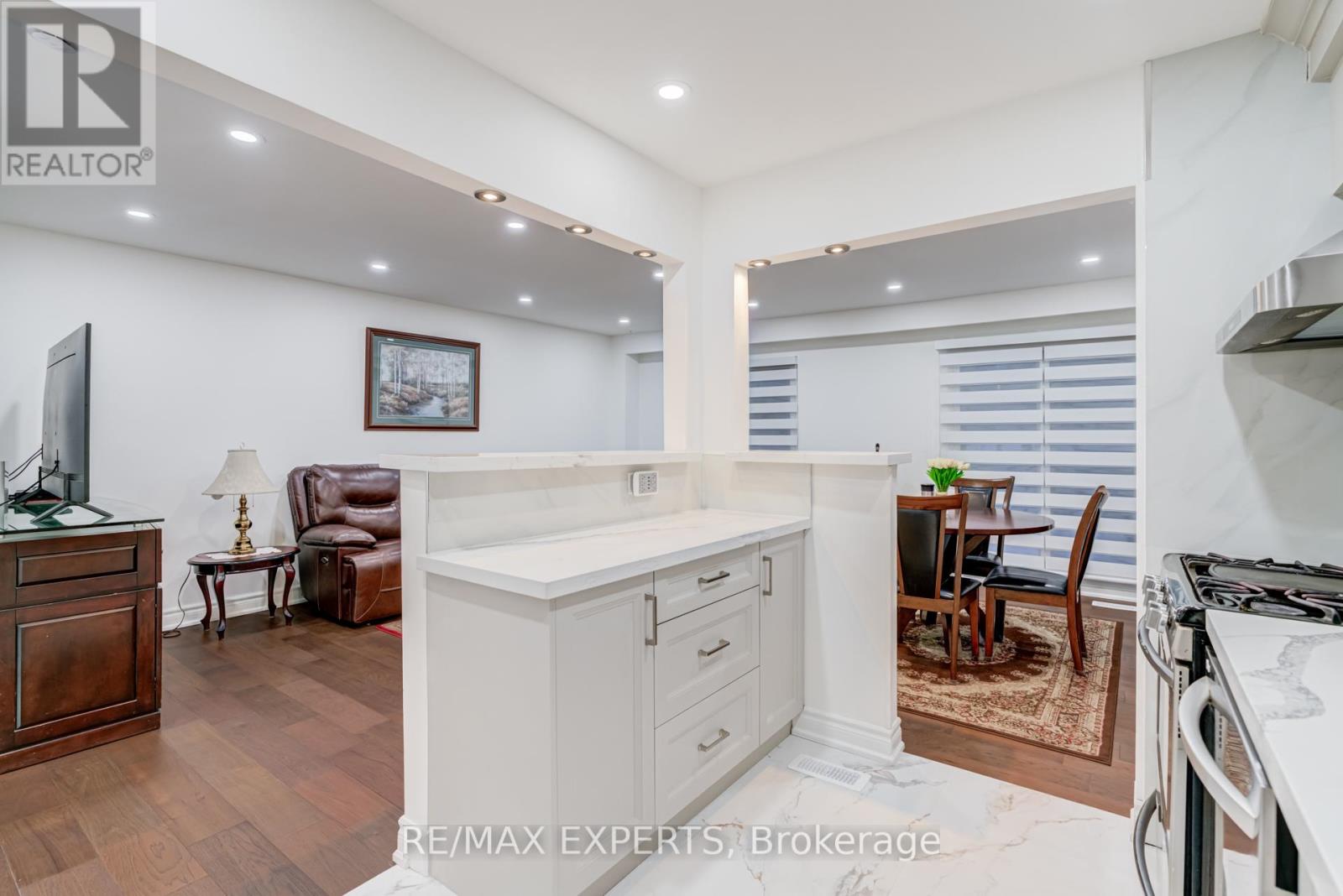 10 Knightsbridge Way, Markham (Markham Village), Ontario  L3P 3W5 - Photo 16 - N13823408