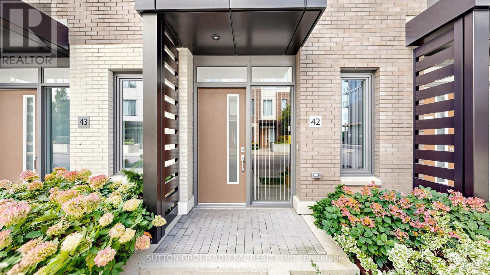 Th 42 - 1020 Portage Parkway, Vaughan (Concord), Ontario  L4K 0K3 - Photo 2 - N13823430