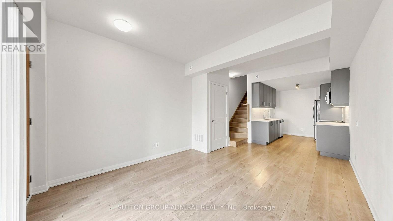 Th 42 - 1020 Portage Parkway, Vaughan (Concord), Ontario  L4K 0K3 - Photo 5 - N13823430