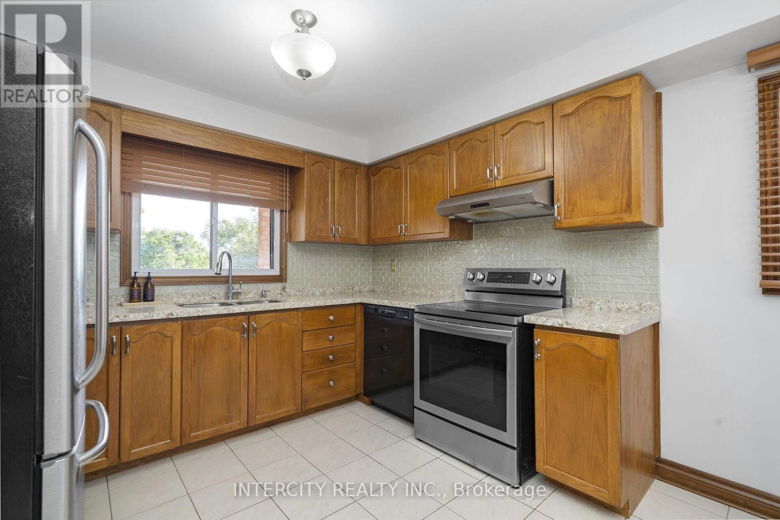 57 Kaiser Drive, Vaughan (West Woodbridge), Ontario  L4L 3V2 - Photo 14 - N13823440