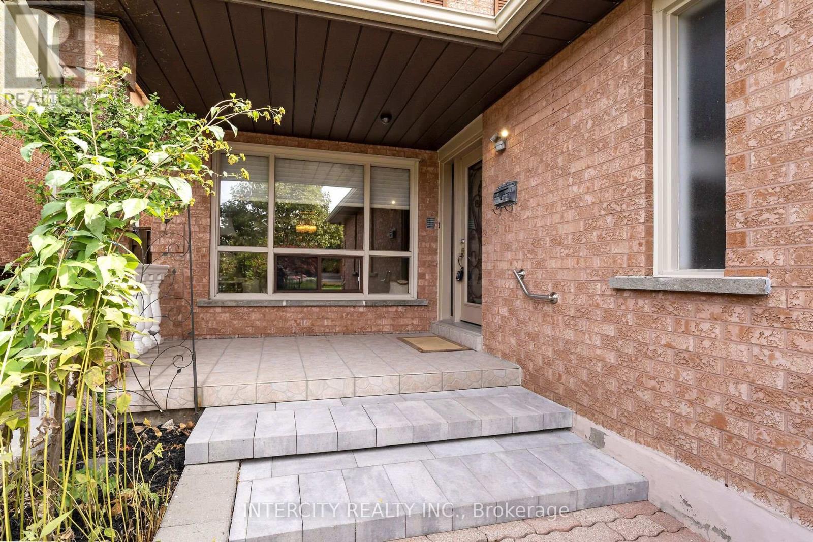 57 Kaiser Drive, Vaughan (West Woodbridge), Ontario  L4L 3V2 - Photo 3 - N13823440