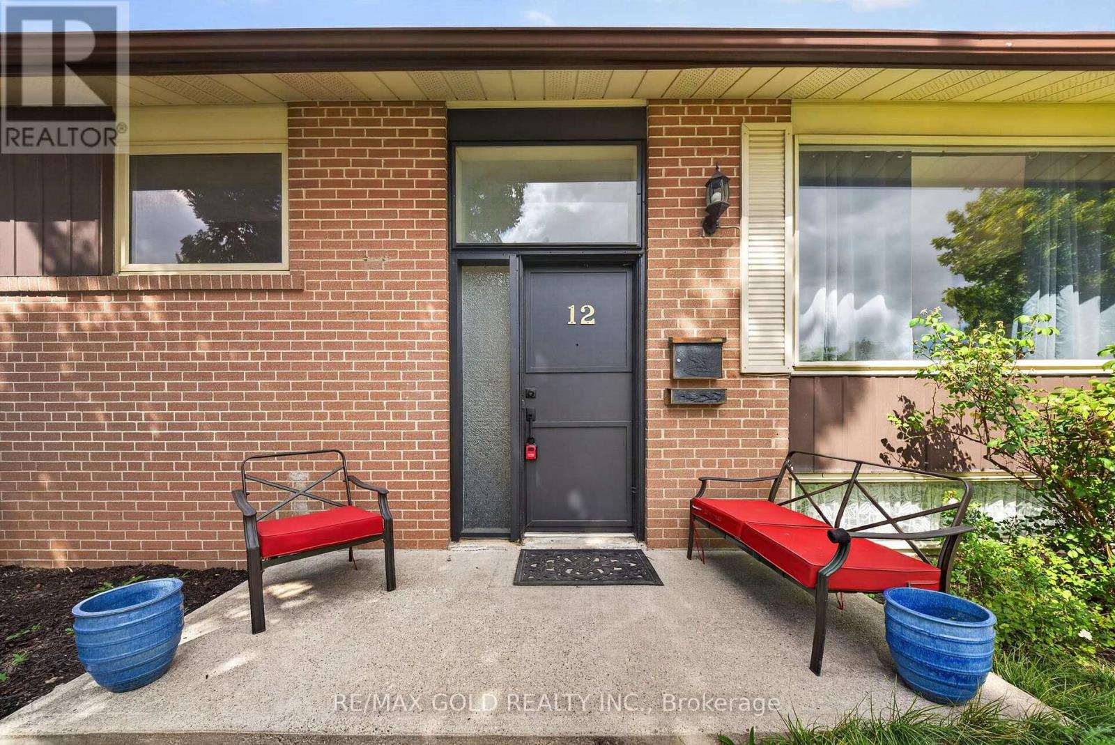 12 Alexandria Crescent, Brampton (Avondale), Ontario  L6T 1N3 - Photo 4 - W13823242