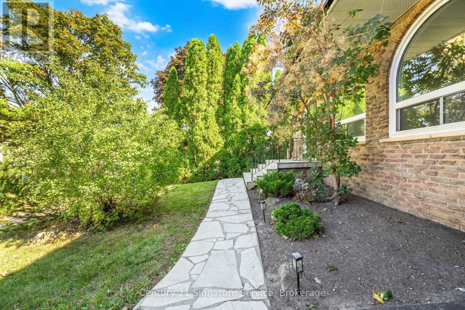 1166 Grand Boulevard, Oakville (Fa Falgarwood), Ontario  L6H 2V1 - Photo 4 - W13823256