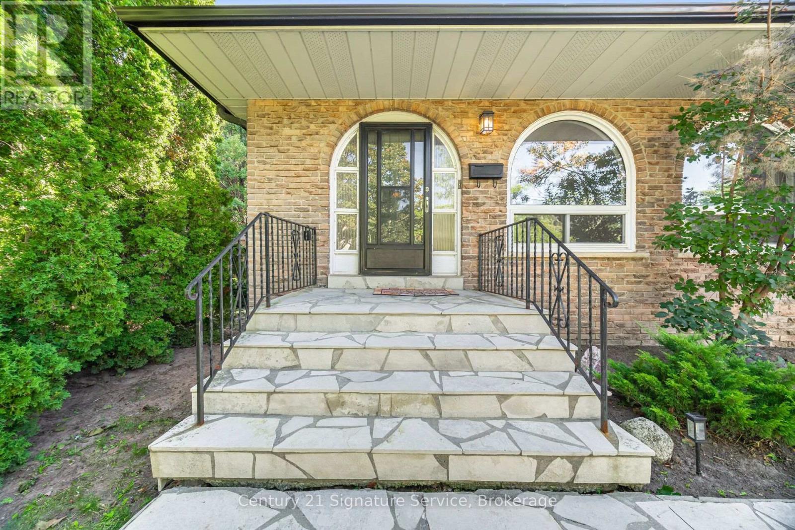 1166 Grand Boulevard, Oakville (Fa Falgarwood), Ontario  L6H 2V1 - Photo 5 - W13823256