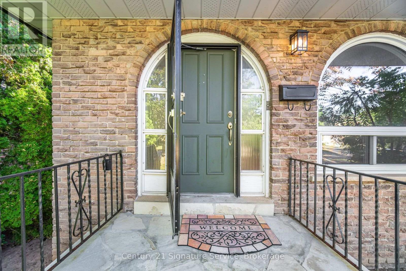 1166 Grand Boulevard, Oakville (Fa Falgarwood), Ontario  L6H 2V1 - Photo 6 - W13823256