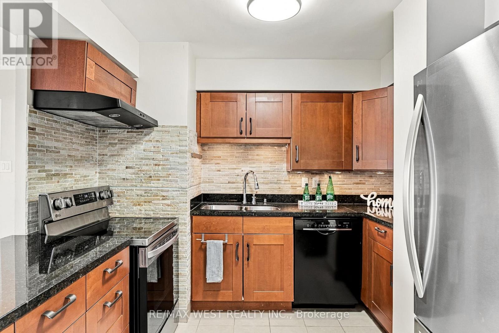 1009 - 1320 Islington Avenue, Toronto (Islington-City Centre West), Ontario  M9A 5C6 - Photo 10 - W13823278