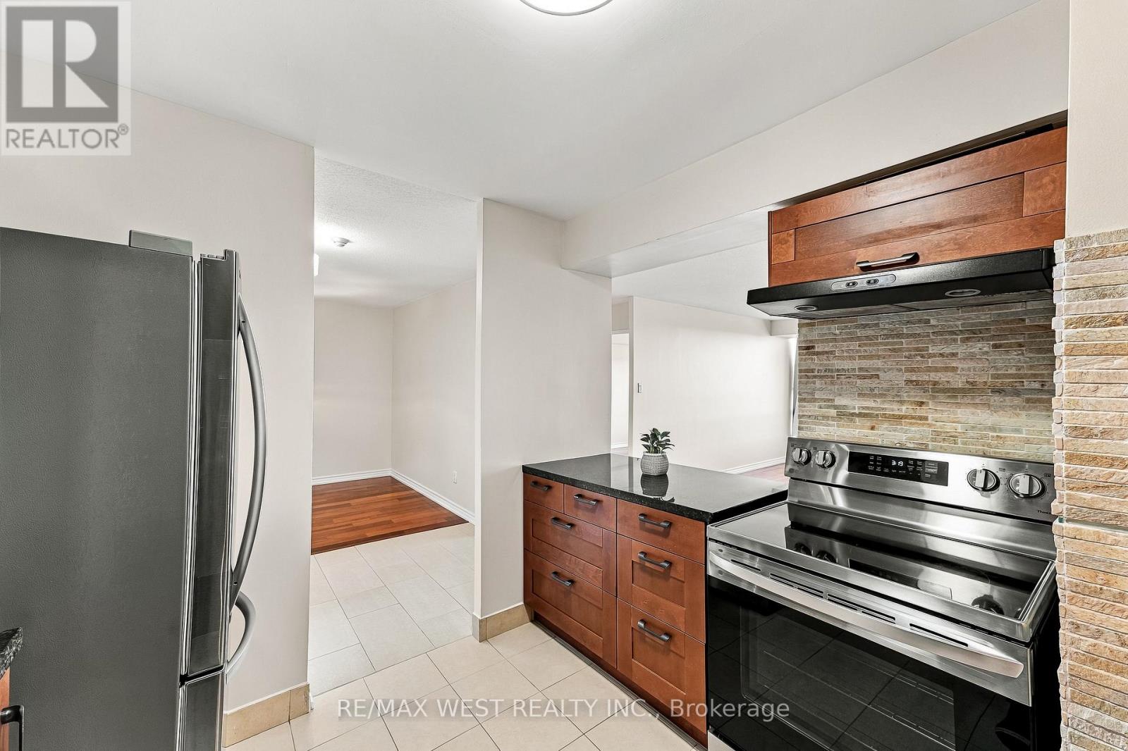 1009 - 1320 Islington Avenue, Toronto (Islington-City Centre West), Ontario  M9A 5C6 - Photo 11 - W13823278