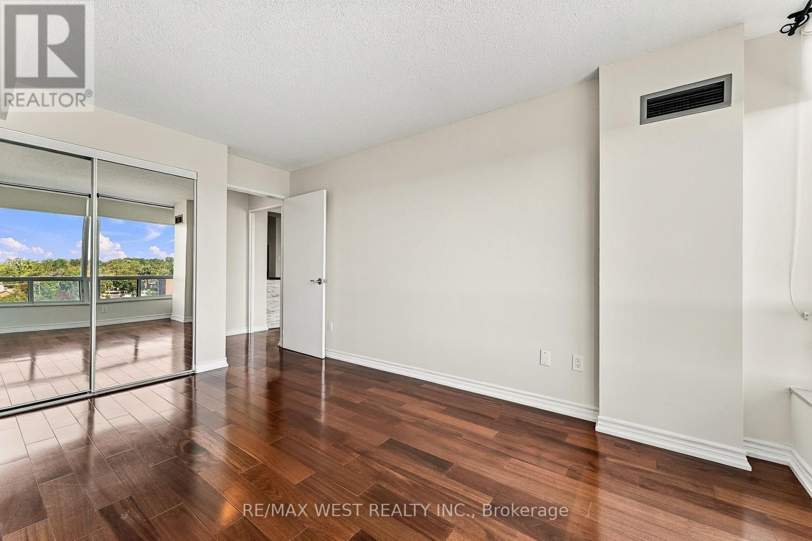1009 - 1320 Islington Avenue, Toronto (Islington-City Centre West), Ontario  M9A 5C6 - Photo 15 - W13823278