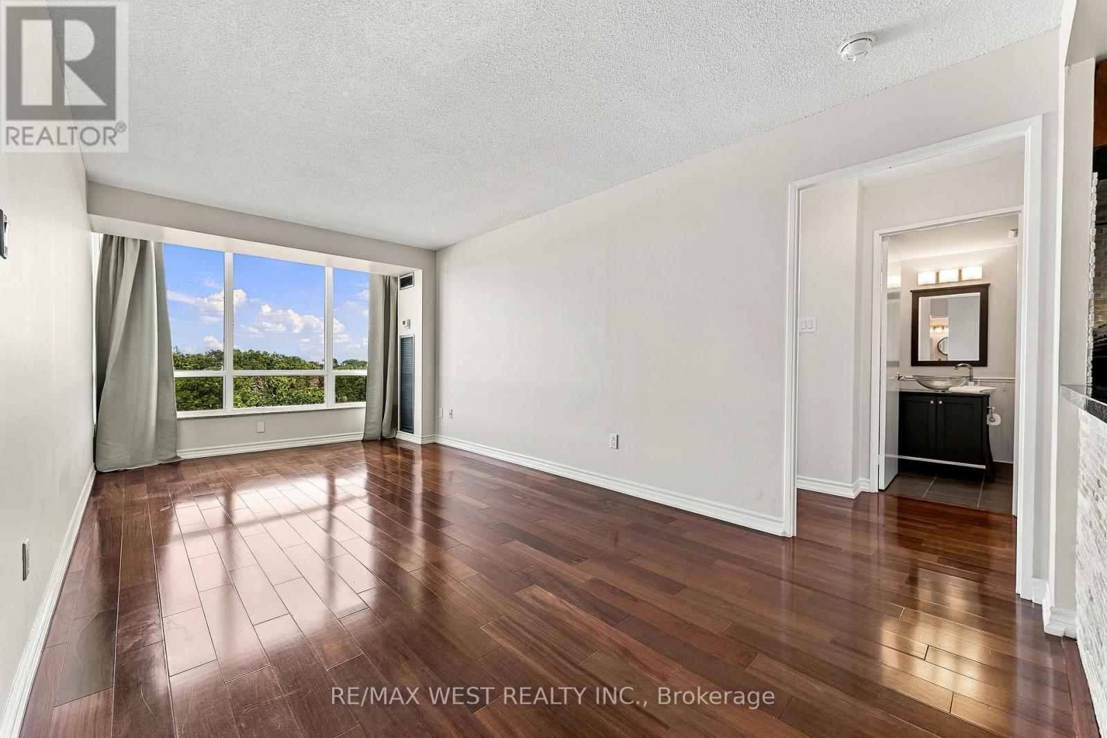 1009 - 1320 Islington Avenue, Toronto (Islington-City Centre West), Ontario  M9A 5C6 - Photo 5 - W13823278