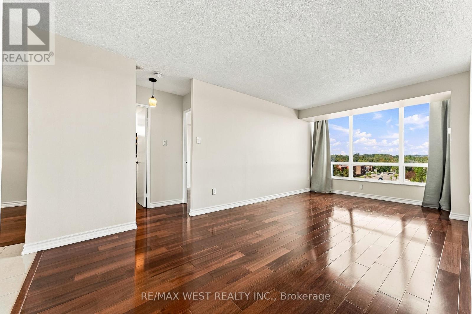 1009 - 1320 Islington Avenue, Toronto (Islington-City Centre West), Ontario  M9A 5C6 - Photo 6 - W13823278