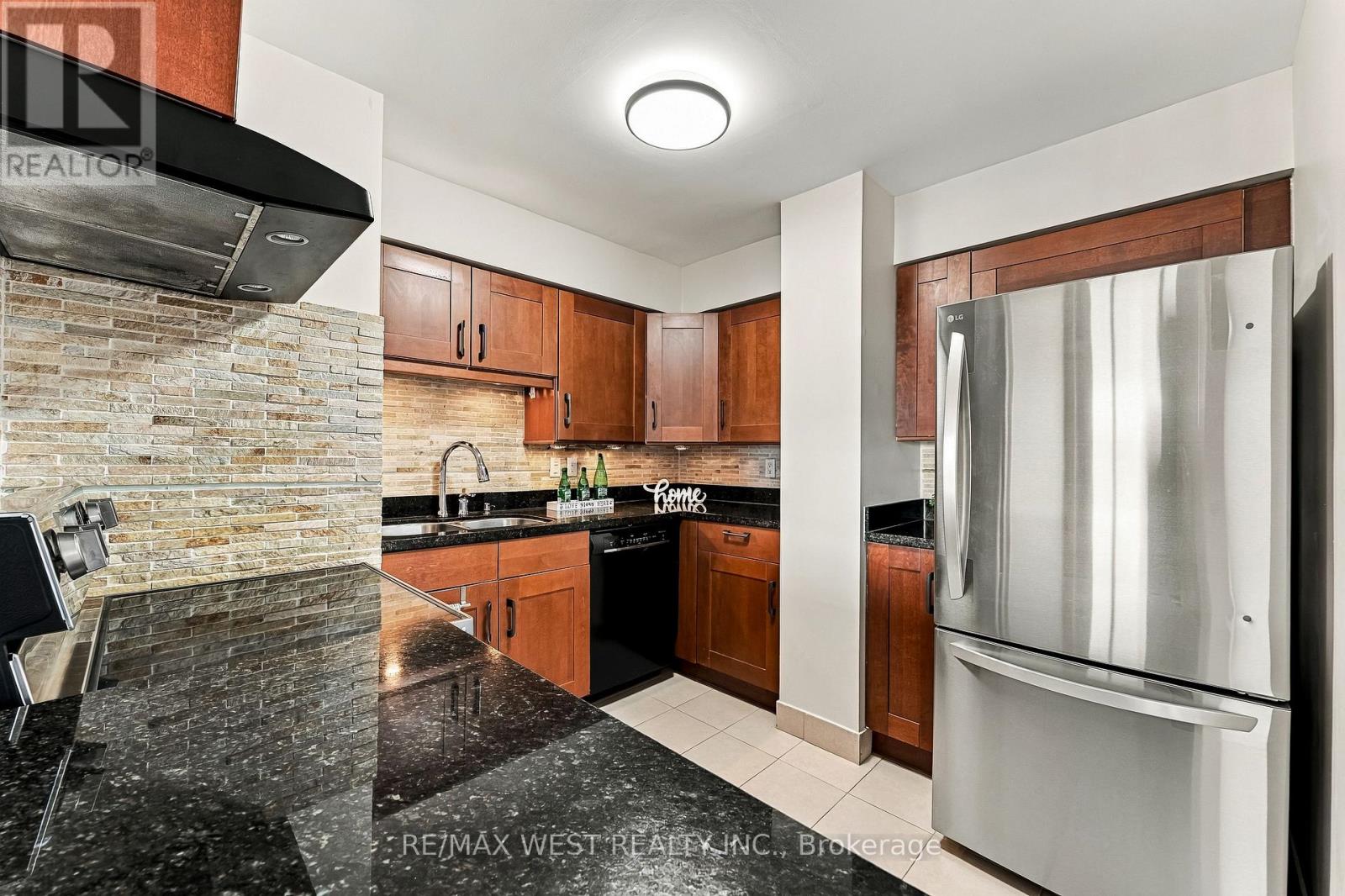 1009 - 1320 Islington Avenue, Toronto (Islington-City Centre West), Ontario  M9A 5C6 - Photo 9 - W13823278