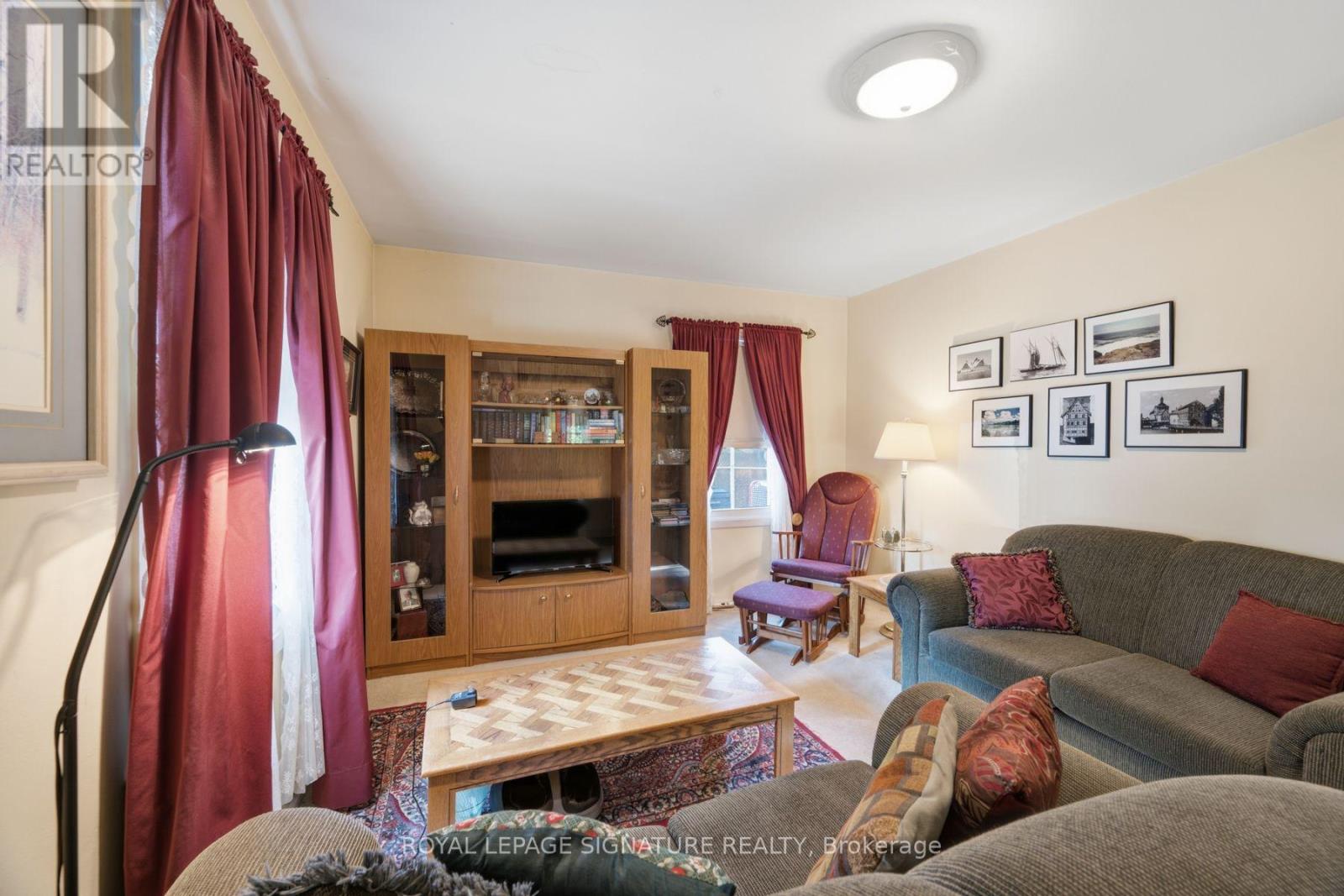 15 Kemp Square, Toronto (Brookhaven-Amesbury), Ontario  M6M 2V5 - Photo 5 - W13823314