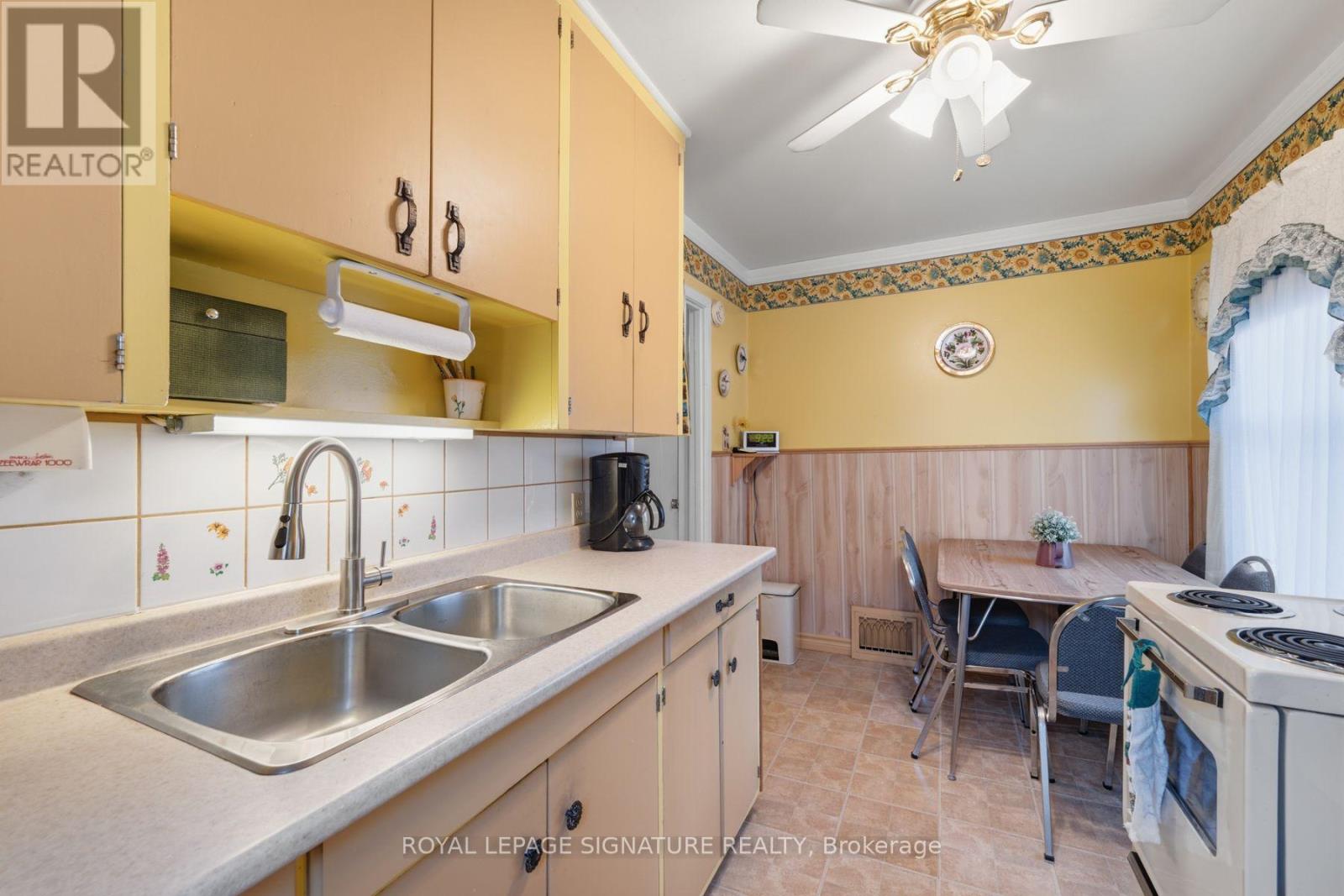 15 Kemp Square, Toronto (Brookhaven-Amesbury), Ontario  M6M 2V5 - Photo 9 - W13823314