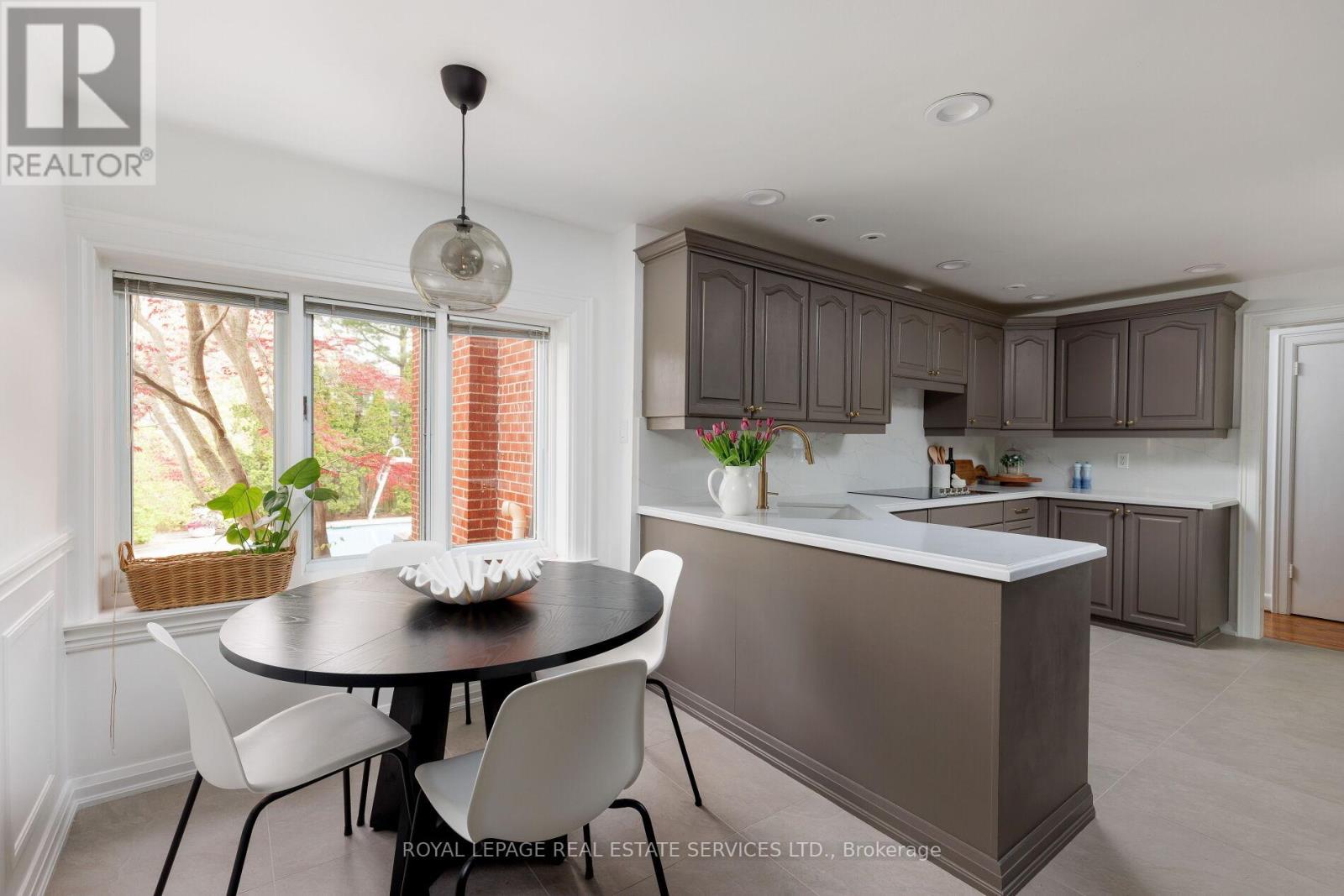35 Bywood Drive, Toronto (Princess-Rosethorn), Ontario  M9A 1M1 - Photo 14 - W13823470